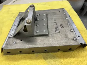 0441172-1 Cessna 150 Inboard Gear Fitting R/H From 150F
